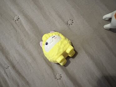 Oyuncaqlar: Uşaq oyuncaqları və fiqurlar dəsti Məzmun: - Kiçik plastik fiqurlar — 14