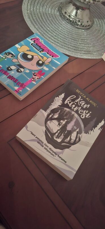 Digər kitablar və jurnallar: Bu kitab, "Məktubdakı Qadın" adlı hekayəni özündə cəmləşdirən bir — 9