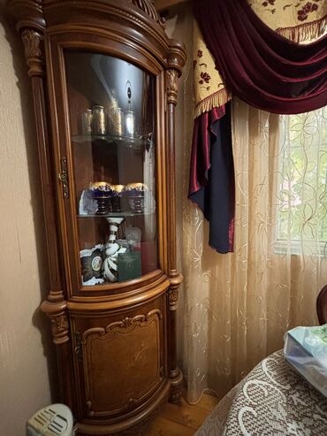 вешалка для брюк и рубашек напольная: Şüşəli dolab vitrini, İşlənmiş