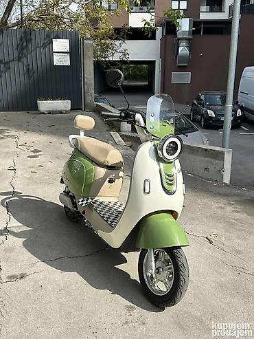 car zrenjanin: 1 NE registruju se imaju pedale I lanac. Jačina 250 vati, 60 V, 25ah — 8