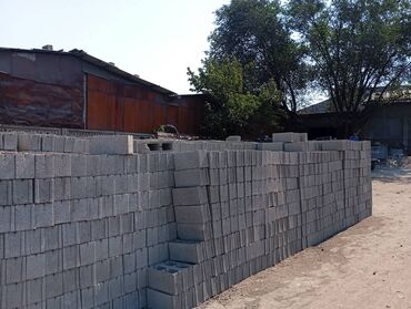 Производство пескоблоков: Продаётся комплект для производства стеновых блоков + малотоннажный — 8