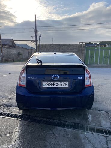 Toyota: Toyota Prius: 1.8 l | 2013 il Sedan — 17