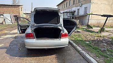 Другие автомобили: Седан серебристого цвета. Основные особенности: - Кузов: 4-дверный — 14