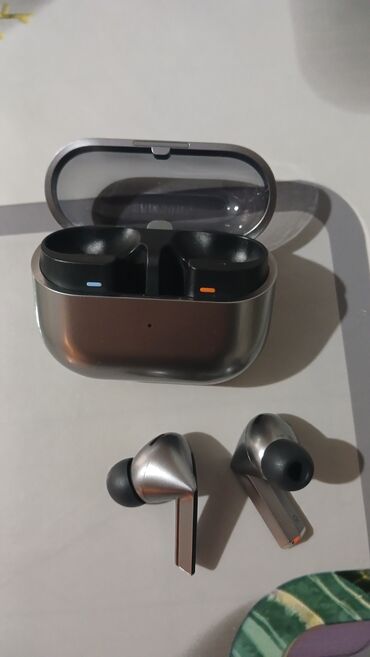 Mikrofonlar: İşlənmiş Simsiz (Bluetooth) Qulaqcıqlar, rəng - Gümüşü