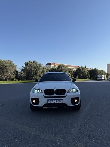 BMW: BMW X6 – ağ rəngli, kupe-siluetli premium krossover. Güclü və dinamik — 6