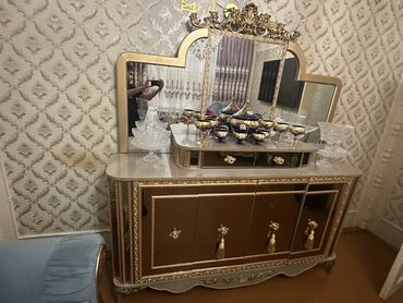 Masalar və oturacaqlar: Yeni, Jurnal masası, Komod, Divan, Kredit yoxdur, Azərbaycan