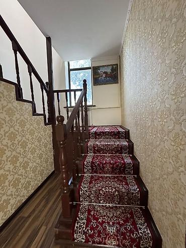Продажа коттеджей и домов: Продается двухэтажный дом с большим участком в с.Кун-Туу по — 16