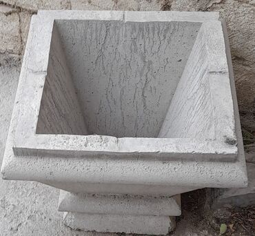 Beton gul qabi satilir