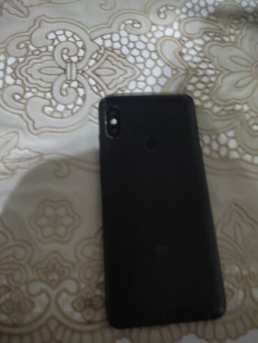 Мобильные телефоны: Realme 5, Б/у, 32 ГБ, цвет - Черный