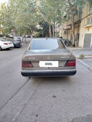 Mercedes-Benz: Mercedes-Benz E 200: 2 l | 1990 il Sedan