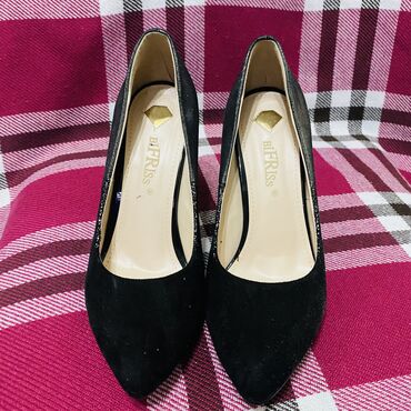 Сапоги: Продаю сапоги деми+зима Продаю сапоги деми+зима Цвет серый Размер 37 — 11