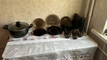 набор посуды люминарк 19 предметов: Набор посуды из затемненного стекла, включающий в себя кастрюлю с