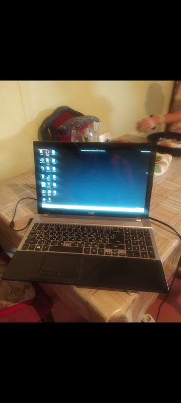Modemlər və şəbəkə avadanlıqları: Acer noutbuk - Ekran: təxminən 15.6" - Klaviatura: tam ölçülü