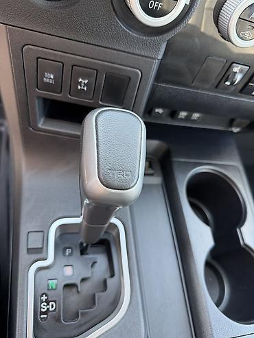 стабелезатор: Toyota Sequoia: 2020 г., Автомат, Внедорожник — 7