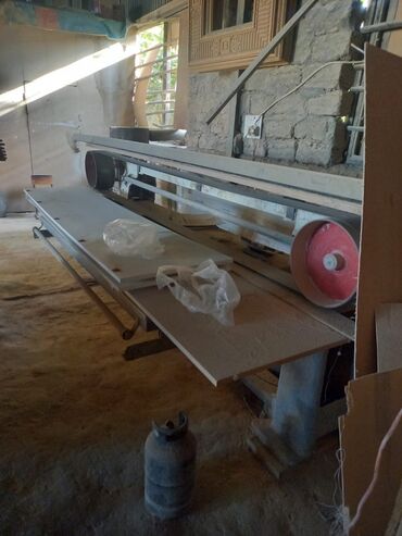 Mebel və taxta dəzgahları: CNC 4000 man, frez dəzgahı 1200 man,reysmus 40sm-lik 1100 — 7