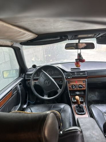 на мерс 124: Mercedes-Benz W124: 1993 г., 2.2 л, Механика, Бензин, Седан