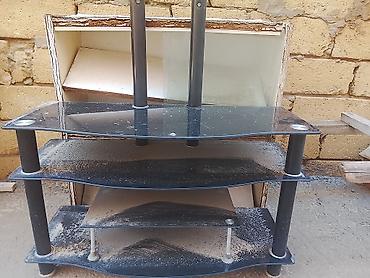 televizor alti alcıpan: Şüşə rəfli TV stendi - Material: qalın tünd şüşə rəflər, metal — 3