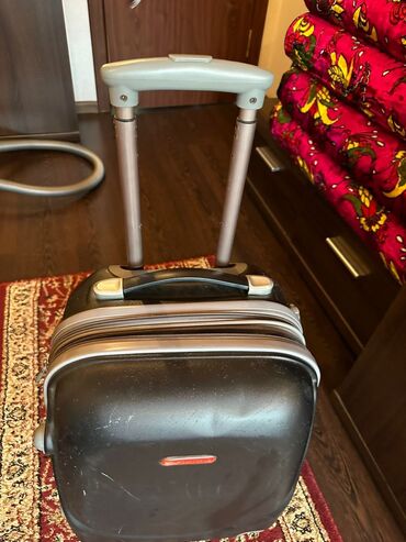 чехол для чемодана: Чемодан, в небольшом размере, состояние хорошее 👌🏻 имеются маленькие
