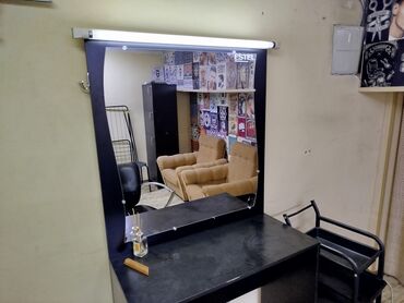 оборудование для салон красоты: Стол-зеркало парикмахера с помощником вместе за 3 тыс зеркало