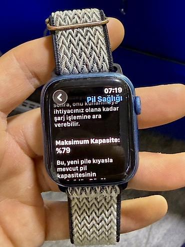sazz problem: Apple Watch Series 7. 44mm mavi alüminium korpus, toxumalı elastik — 2