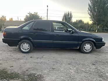 Volkswagen Passat: 1990 г., 1.8 л, Седан