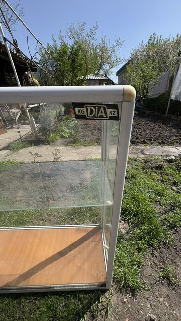 витрины для магазина бишкек: Продаю две витрины от DIA Размер 1,25 на 1,30 Отдам две за 5000 сом