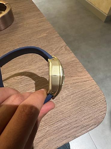 aple saat: Hublot Geneve saatı – qızılı tonlu “Sang Bleu” üslubunda korpus və — 1