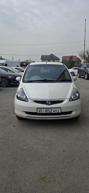 купить авто в кыргызстане с пробегом: Honda Fit: 2002 г., 1.3 л, Вариатор, Бензин, Хэтчбэк — 3