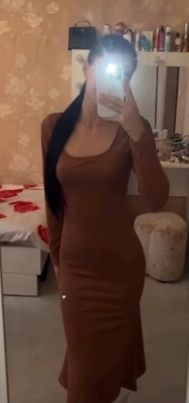 вечернее платье продаю: Күнүмдүк көйнөк, Күз-жаз, Трикотаж, S, M