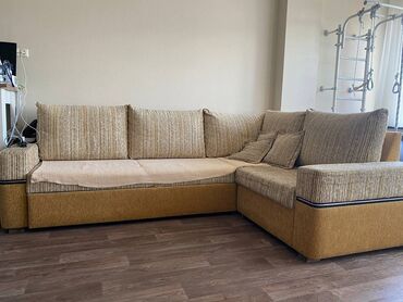 двухярустный диван: Диван фирмы Lina б/у, угловой. Хорошо раскладывается в почти кровать