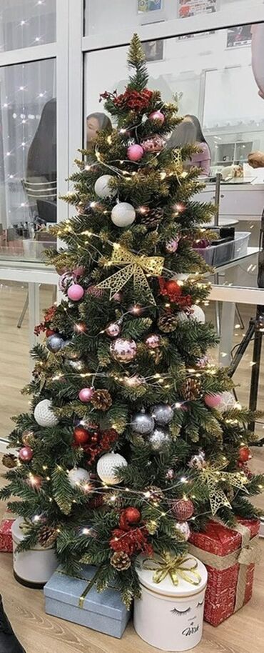 декор зелень: Искусственная новогодняя ёлка с декором и подсветкой. - Высота: около