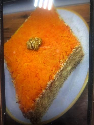 dis tortu: Yerkökü tortu (carrot cake) dilimi - Üstü rəndələnmiş yerkökü ilə — 1