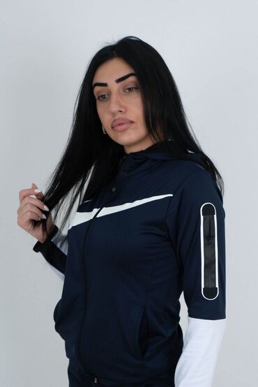 Gornji i donji deo: Cena 2,900
Mokra likra S, M, L, XL
8 boja — 13