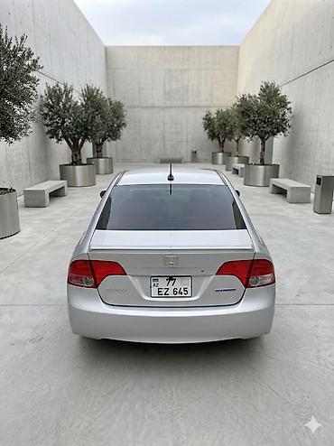 civic: Honda Civic: 1.3 l | 2007 il Sedan — 2