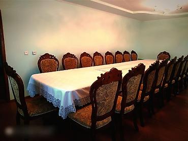 Кухонные столы: Стол длина 5 метр. столду кичирейтсе болот. Стул 20 штук. Материал — 4