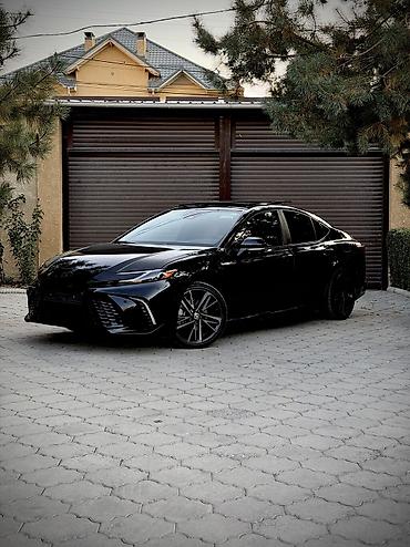 продам дешево: Toyota Camry: 2025 г., 2.5 л, Вариатор, Гибрид, Седан — 1