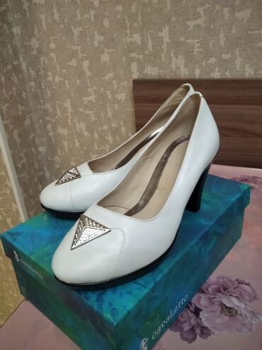 обувь белая: Туфли 37.5, цвет - Белый