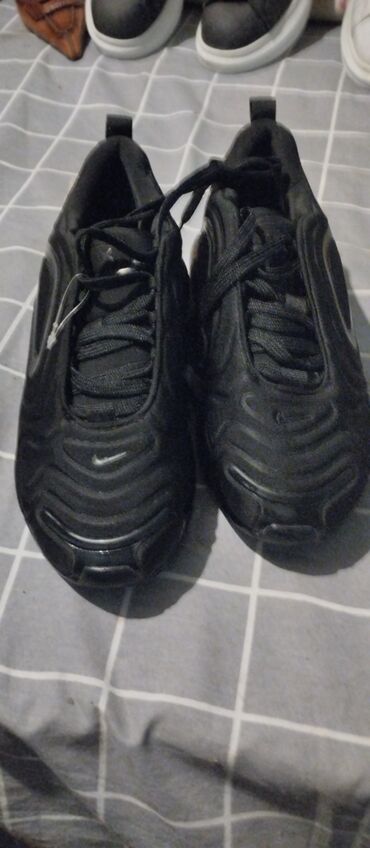 Mokasine: Mokasine, 39 — 17