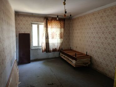 дом на иссык куле: 2 комнаты, 30 м², 105 серия, 1 этаж, Старый ремонт