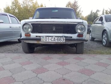 təkər 16 c: Lada 2101 modeli olan bu avtomobil ağ rəngdədir. Fara və arxa stop
