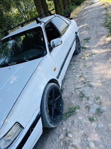 обмен с моей доплатой: Mazda 626: 1989 г., 2 л, Механика, Бензин, Хэтчбэк