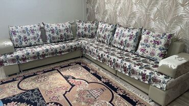 мебель диван угловой: Угловой диван, цвет - Бежевый, Б/у