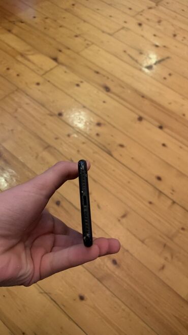 Apple iPhone: IPhone 7, Qara, Barmaq izi — 5
