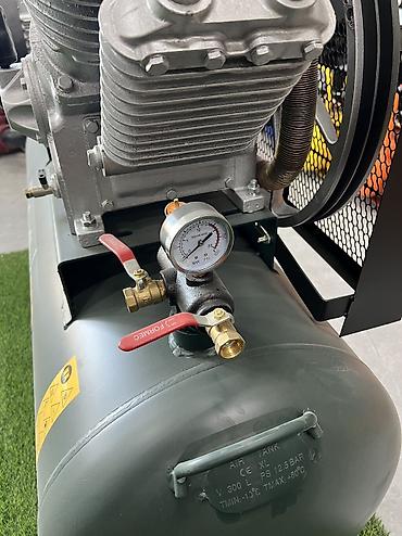 Другие инструменты: Поршневой воздушный компрессор Excalibur ресивер 300литр - Тип — 6