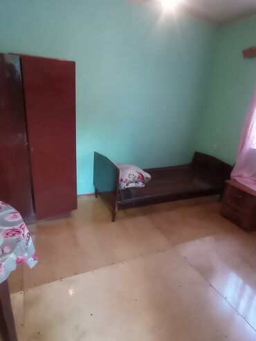 Аренда комнат: Kiralık sadə, funksional tək otaqlı yaşayış sahəsi. Özəlliklər: -