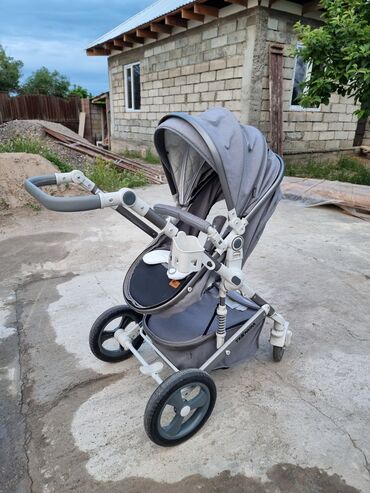 коляски для малышей: Коляска, цвет - Серебристый, Б/у