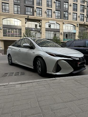 byd e2 2025: Toyota Prius: 2019 г., 1.8 л, Робот, Гибрид, Лифтбек — 2