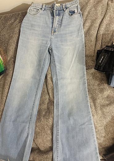 Cinslər: Stradivarius cropped flare cins şalvarı
32 olcu — 4