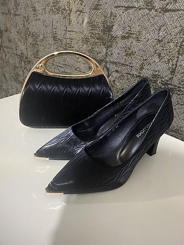 Qadın geyimləri: Qadınlar üçün dəst: klassik stilettolar və dəbli clutch çanta - Rəng — 6