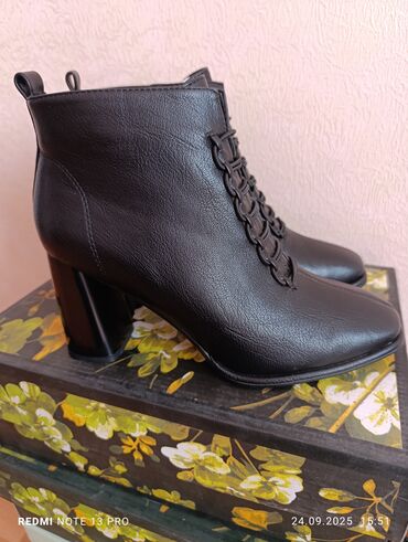 Ботинки и ботильоны: Женская осенняя обувь, (черный цвет): 1) Ботинки дерби из замши - — 23